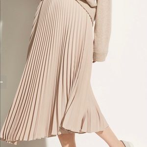 Vince pleated midi skirt